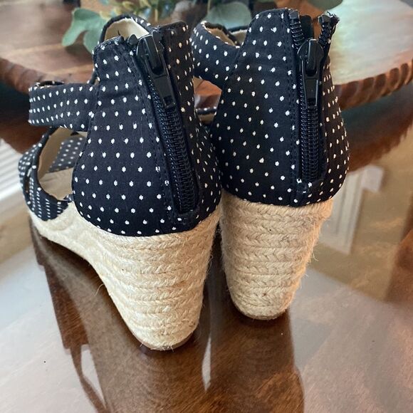 EUC Ellen Tracy Sandals (size 9) - Picture 5 of 7